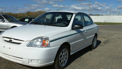 2005 kia rio..4dr..5 speed...1 owner..86,000 miles..nice clean car..no reserve