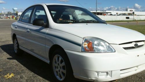 2005 KIA RIO..4dr..5 speed...1 owner..86,000 miles..nice clean car..No Reserve, image 3