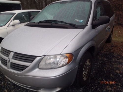 &#039;05 dodge caravan, 3.3l v-6, dealer trade, 7 passenger, stow n go seating