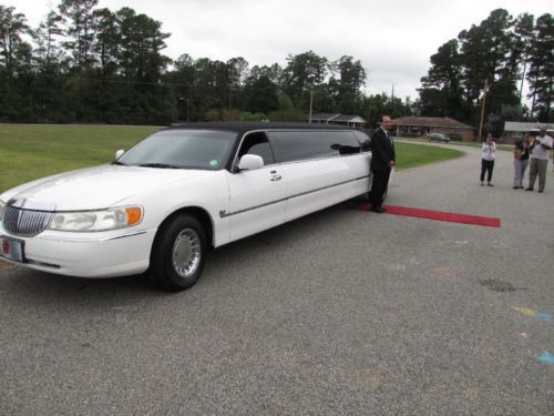 2001 lincoln towncar ( stretch limousine)