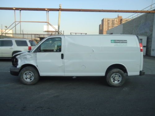 2013 chevrolet express 2500 cargo van 3-door 4.8l - light hit - clear title!