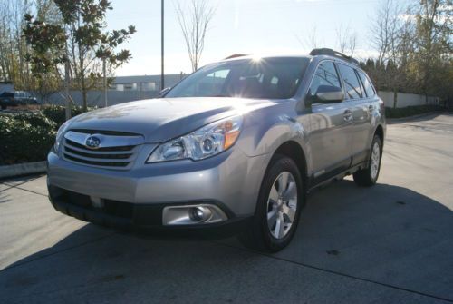 2011 subaru outback 3.6r. limited. leather. sunroof. 29k miles. low price!