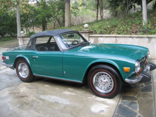 Triumph tr6 roadster 1974 british racing green