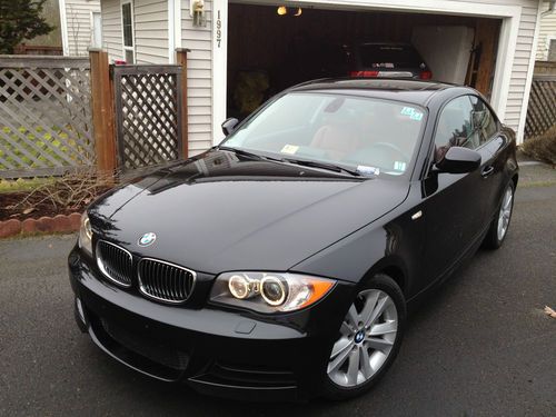 Black sapphire metalic 2011 bmw 135i coupe 2-door 3.0l  with coral red interior