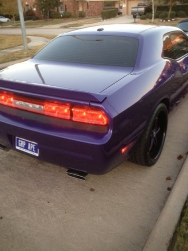 2010 dodge challenger srt8 coupe 2-door 6.1l plum crazy