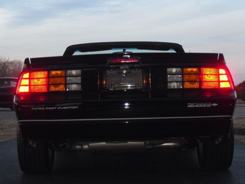 1987 chevrolet camaro iroc z,convertible,red leather,5speed,black,anniversary