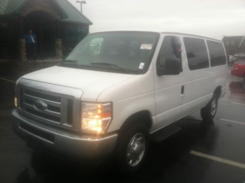 2010 e 350 12 passenger van great condition