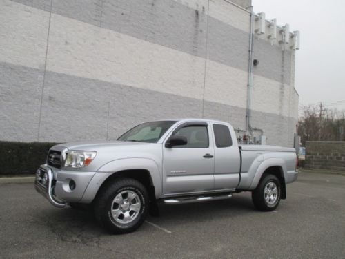 Tacoma extra cab 4x4 toyota pick up low miles