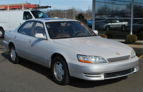 LEXUS ES 300 ONLY 90K RUNS AND LOOKS GREAT, NO RESERVE, image 2