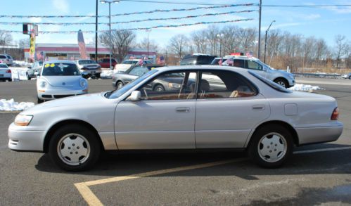 LEXUS ES 300 ONLY 90K RUNS AND LOOKS GREAT, NO RESERVE, image 5