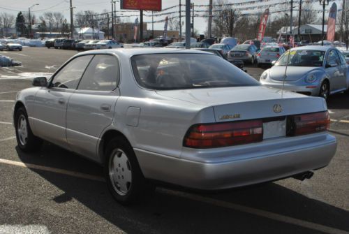 LEXUS ES 300 ONLY 90K RUNS AND LOOKS GREAT, NO RESERVE, image 6