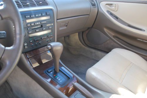 LEXUS ES 300 ONLY 90K RUNS AND LOOKS GREAT, NO RESERVE, image 9