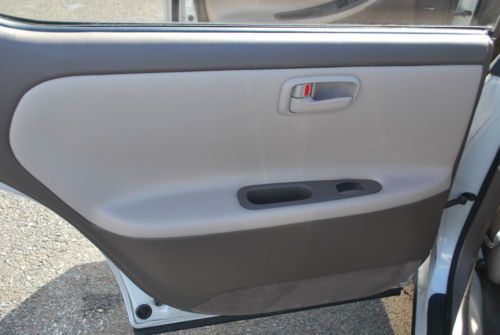 LEXUS ES 300 ONLY 90K RUNS AND LOOKS GREAT, NO RESERVE, image 12