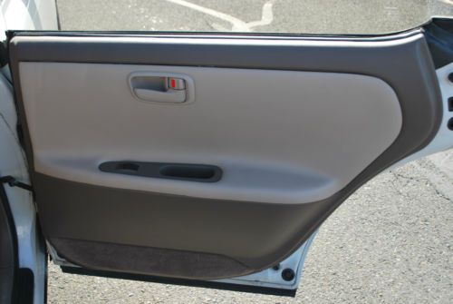 LEXUS ES 300 ONLY 90K RUNS AND LOOKS GREAT, NO RESERVE, image 18