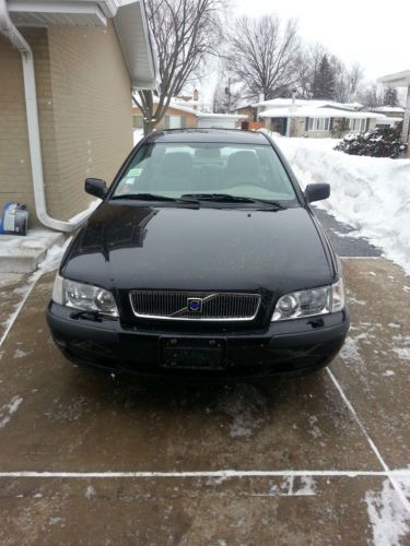 2001 volvo s40 turbo 1.9l, automatic, 4door, no reserve, excellent condition