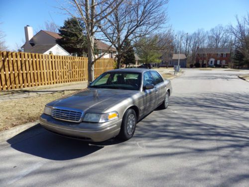 2003 ford crown victoria base sedan 4-door 4.6l