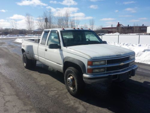 Chevy 3500 silverado dually 4wd 4x4 turbo diesel - great condition no reserve