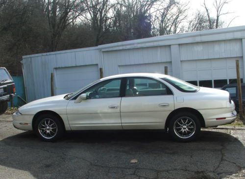 1999 oldsmobile aurora base sedan 4-door 4.0l