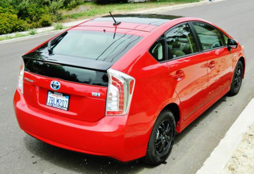 Excellent 2013 toyota prius 50 mpg navigation solar sunroof pkg odo 2750 miles