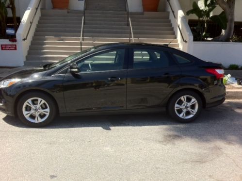 2013 ford focus manual transmission black 30k miles great shape!