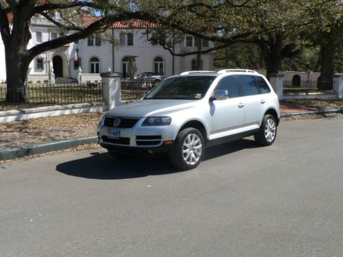 Touareg v8 4x4 navigation heatedseats low miles perfect carfax sun roof clean