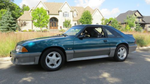 1993 ford mustang gt hatchback 2-door 5.0l