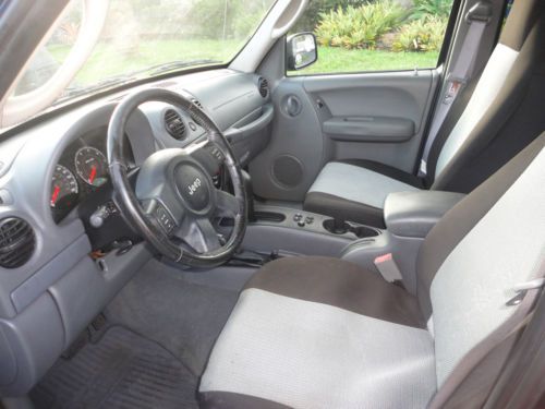 2005 Jeep Liberty Limited Sport Utility 4-Door 3.7L, image 4