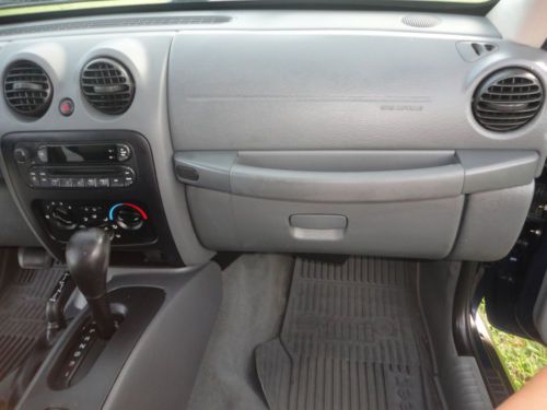 2005 Jeep Liberty Limited Sport Utility 4-Door 3.7L, image 10