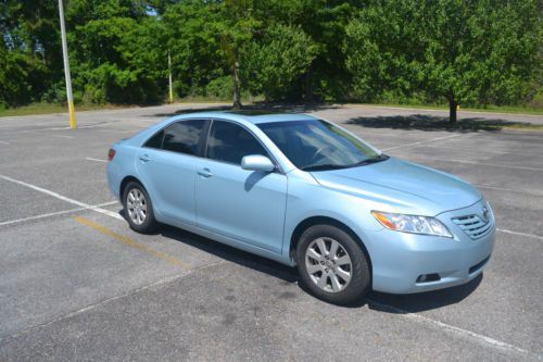 2007 toyota camry xle v6 automatic, blue/tan interior like new shape, low miles