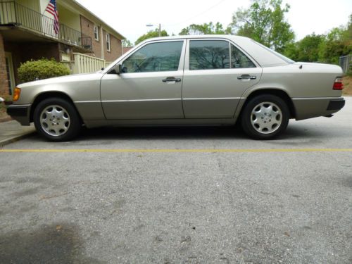 1993 Mercedes-Benz 400E Base Sedan 4-Door 4.2L, image 2
