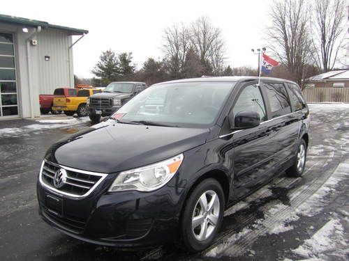 2010 volkswagon routan se rse l@@k save thousands!!