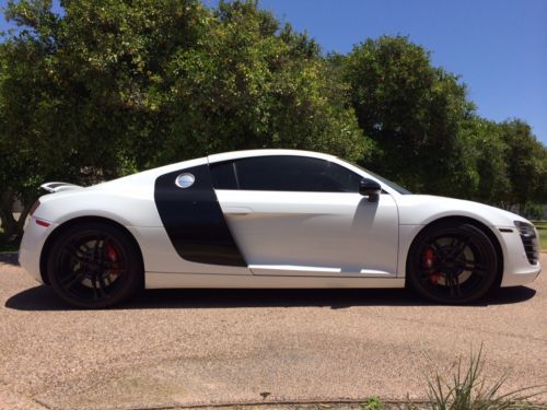 Audi r8 coupe 4.2l alcantara interior, low miles, clean title, custom wheels