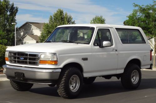 1994 ford bronco, 67,000 original miles.1 family bronco.mint condition.automatic