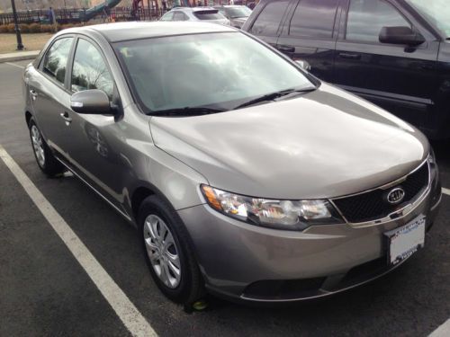 Kia forte ex sedan -2010, low mileage - 22k.