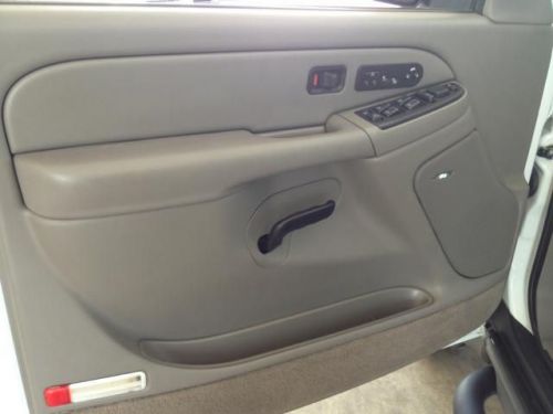 2004 Chevrolet Suburban 1500, image 4