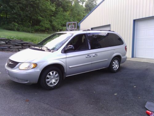 2004 CHRYSLER Town & Country  Touring 3.8L 6  Low reserve, image 6
