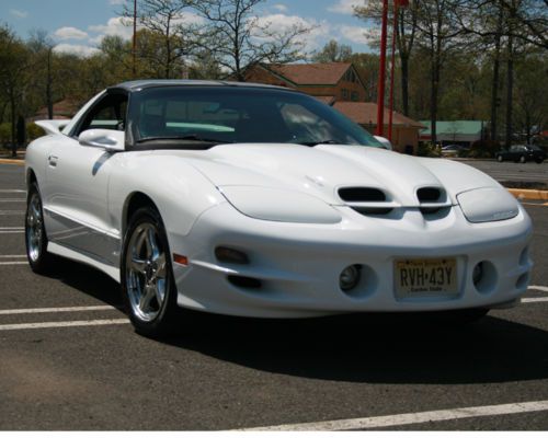 2000 pontiac trans am, ws-6, 17k miles, white w black leather interior