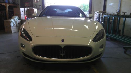 2009 maserati gran turismo. under 15,000 miles. like new condition.