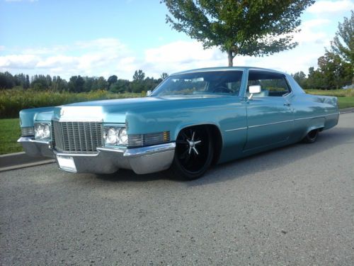 1970 cadillac coupe de ville w/air ride and 22&#034; wheels