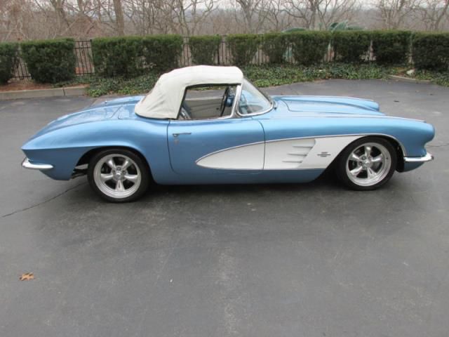 1961 - chevrolet corvette