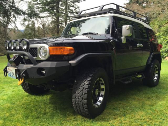 Toyota fj cruiser premium sport utility 4-door