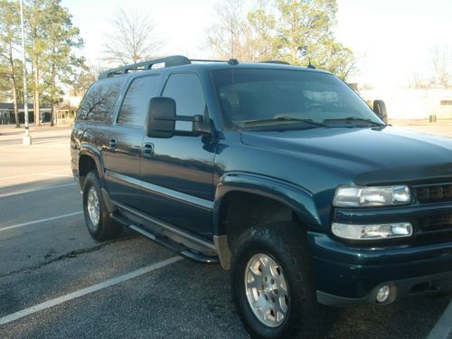 2005 chevy suburban z71, very rare metallic blue paint!