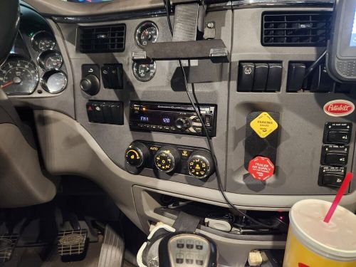 2016 Peterbilt 579, US $19,950.00, image 4