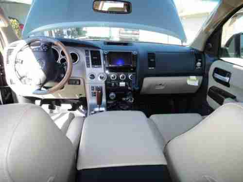 2012 Toyota Sequoia 4x4, image 4