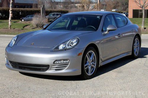 Panamera 4 v6 awd silver/black low miles / 1-owner/ pdk/ heated/ 19/ sport