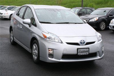 2010 toyota prius. navigation. clean.