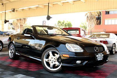 Black on black 2002 mercedes benz slk320 retractable hardtop convertible