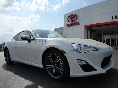 Brand new 2013 scion fr-s 6-speed manual whiteout paint! just arrived! stick!