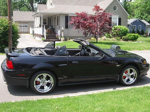 2001 Ford Mustang GT Convertible 2-Door 4.6L, image 2