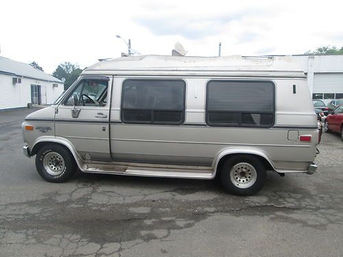 1993 chevrolet g20 extended passenger van--tiara edition--no reserve